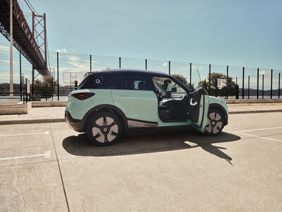 eu-premium-darkmatter-futuregreen-eclipseblack-side-right