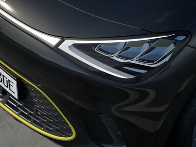 eu-pro-lightning-metablack-lumenyellow-ext-028-headlight-detail-urban