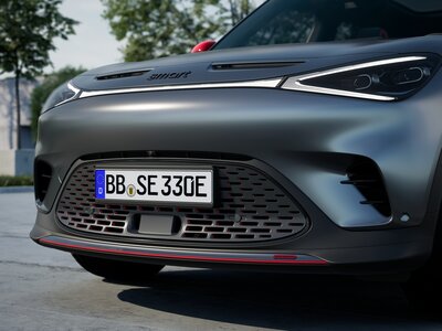 eu-brabus-atomgreymatt-radiantred-ext-024-frontgrill-detail-urban