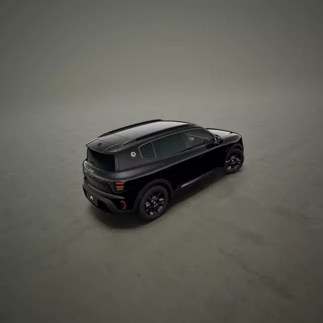Pro+ Black Collection_Hashtag5_Exterior_03