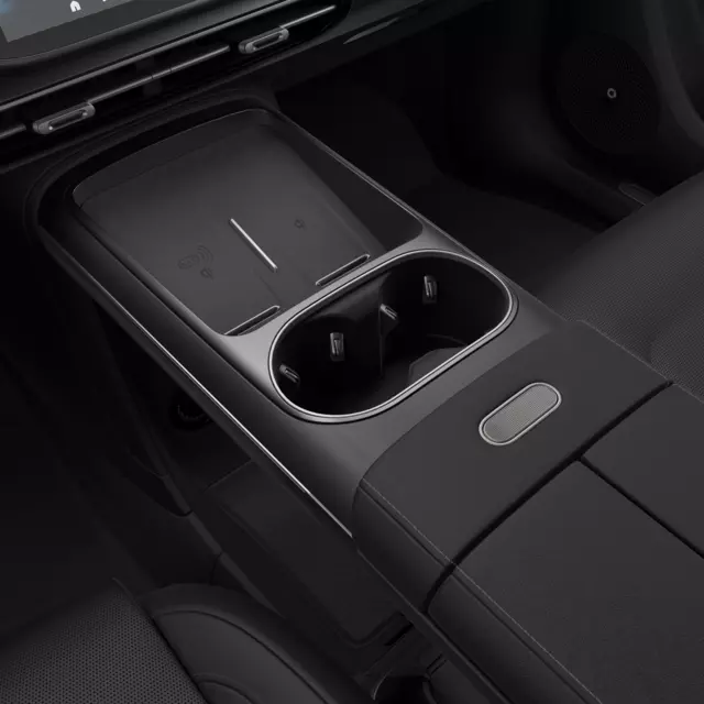 Pro+ Black Collection_Hashtag5_Interior_01