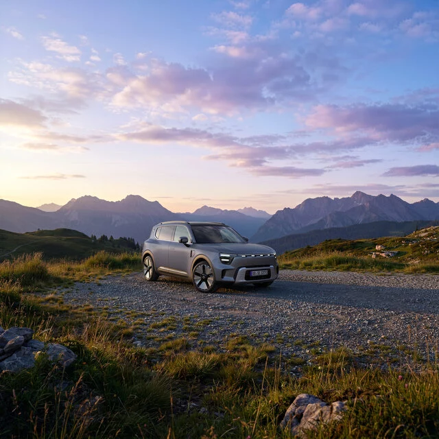 smart_hashtag5_premium awd_interstellarblue_exterior_4