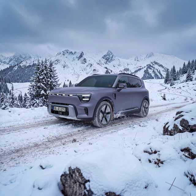 smart_hashtag5_premium awd_interstellarblue_exterior_1