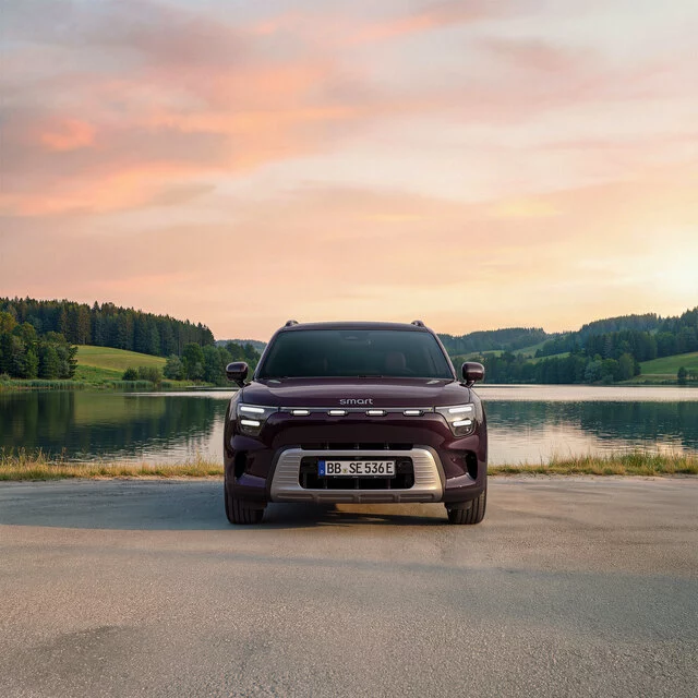 smart_hashtag5_premium awd_rubyred_exterior_4