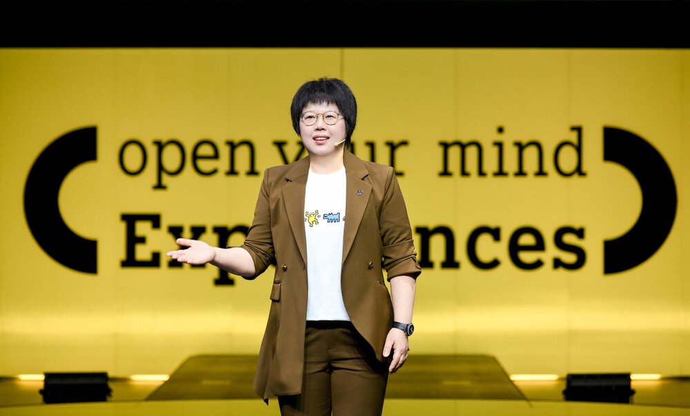 8-ms.mandyzhangglobalcmoofsmart (1).jpg