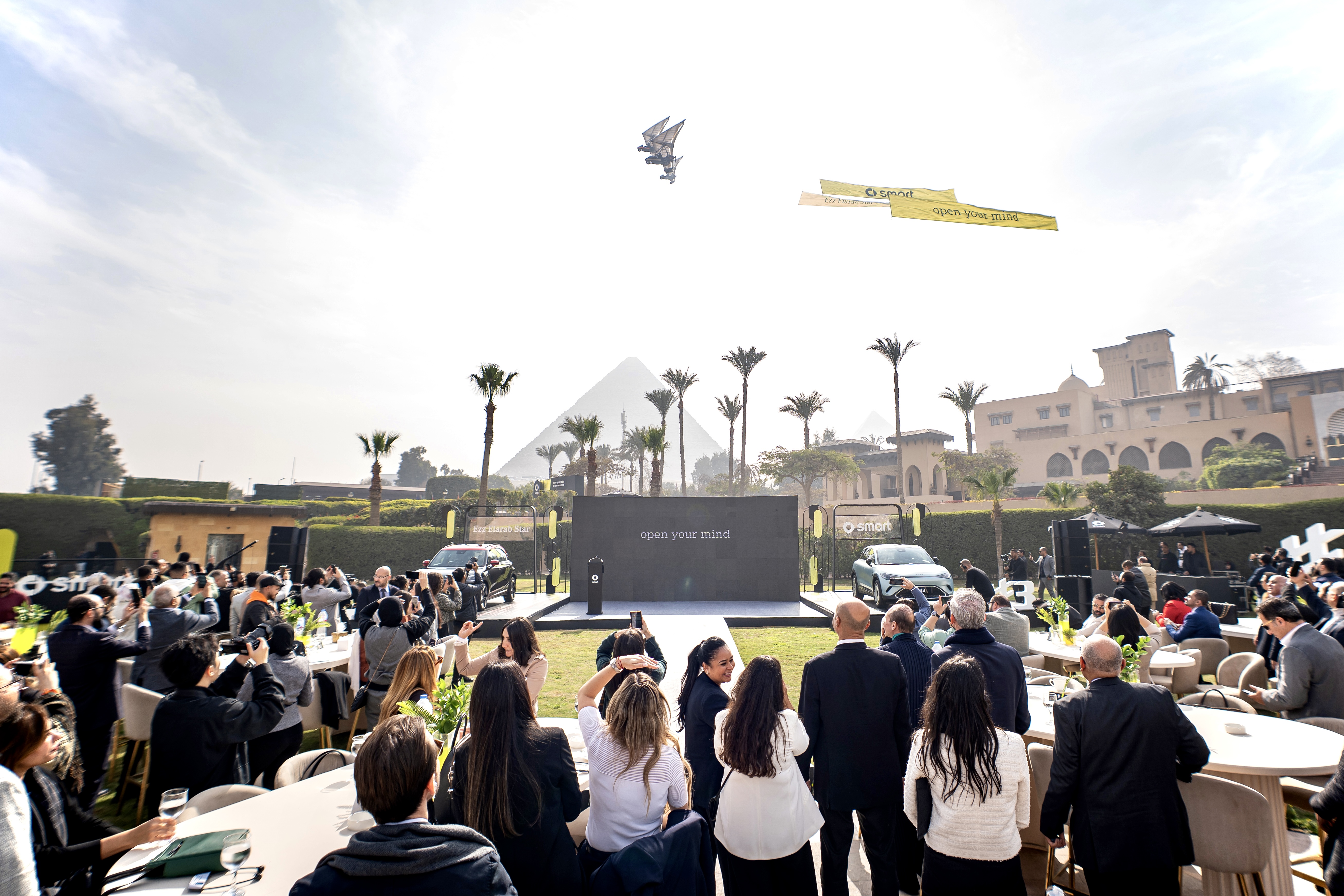 1.pyramidswitnessthesmart1amp3launchwithaflyby (2).jpg