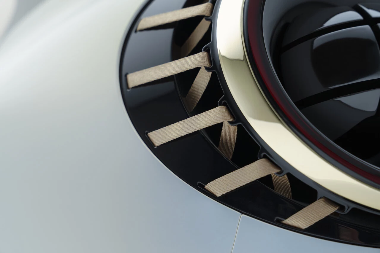 4. The smart Concept #2 interprets the smart design vision where function becomes fashion.jpg