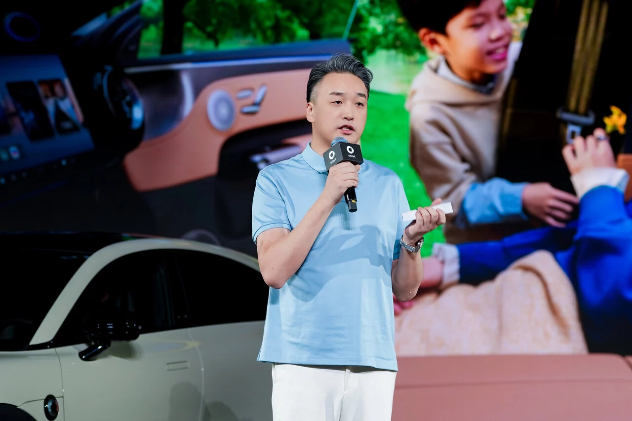 2. Mr. Kang Yi, Global CMO of smart.jpg