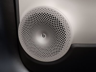 limbo-premium-line-int-06-green-beige-beats-audio-system