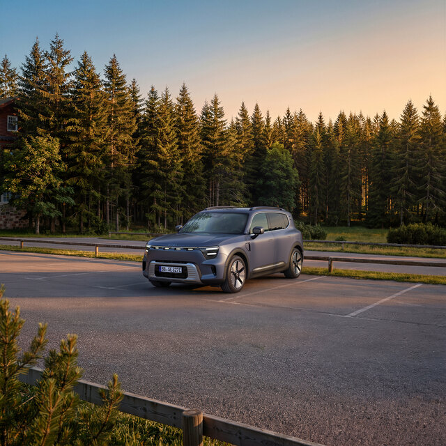 smart_hashtag5_premium awd_interstellarblue_exterior_6.jpg