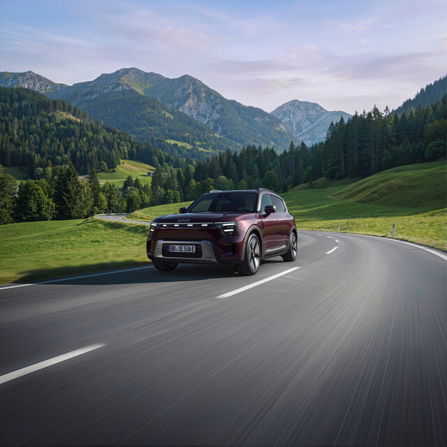 smart_hashtag5_premium awd_rubyred_exterior_2.jpg