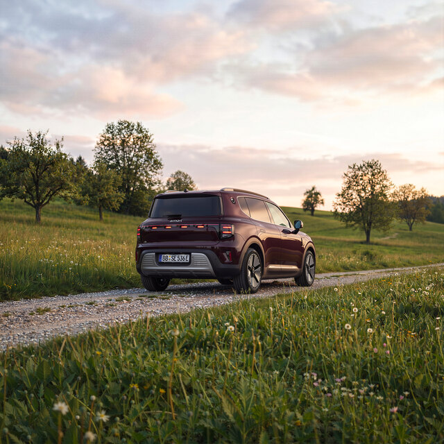 smart_hashtag5_premium awd_rubyred_exterior_1.jpg