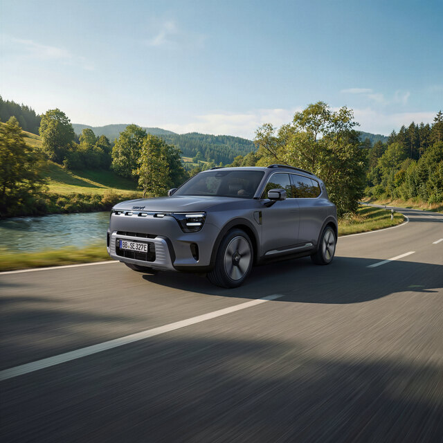 smart_hashtag5_premium awd_interstellarblue_exterior_5.jpg