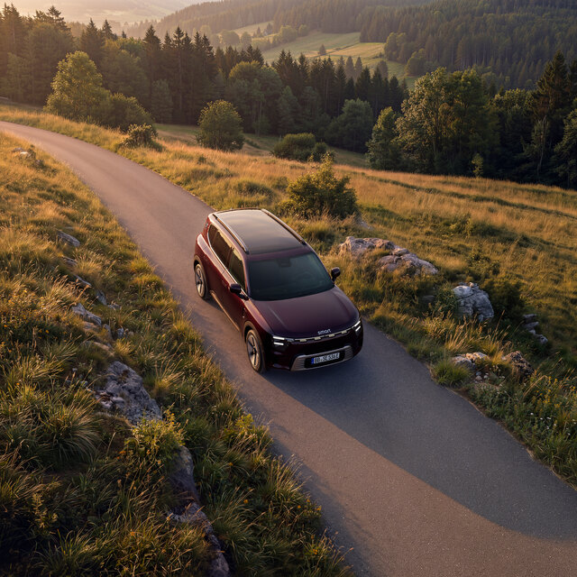 smart_hashtag5_premium awd_rubyred_exterior_5.jpg