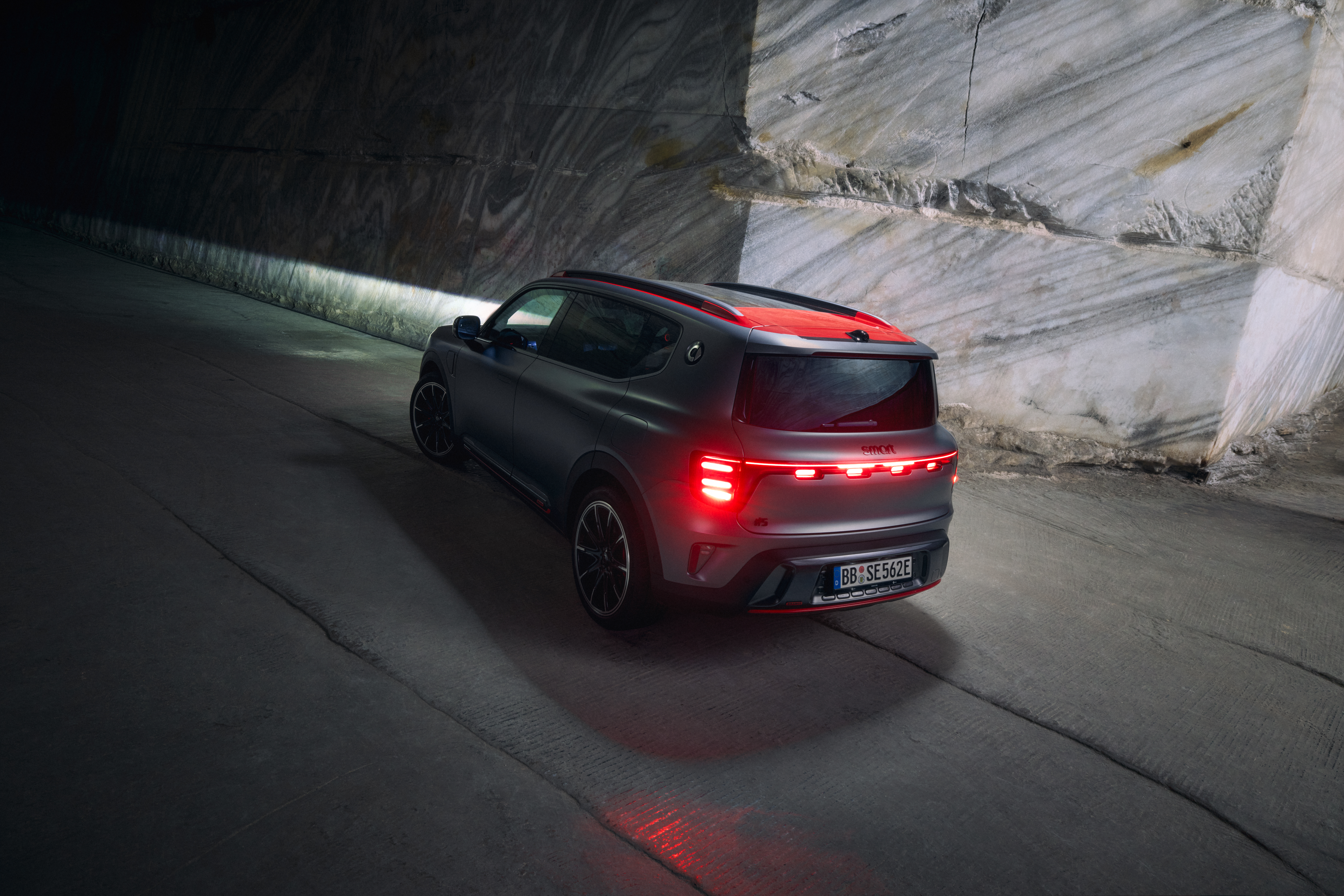 hashtag5-brabus-atomic-grey-matte-still-exterior-wide-3-4rear-srgb (1).jpg