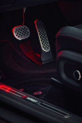 hashtag5-brabus-atomic-grey-matte-still-interior-detail-sport-pedal-srgb (1).jpg