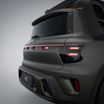 17-smart-hashtag5-edition-pure-car-studio-srgb-1x1 (1).jpg