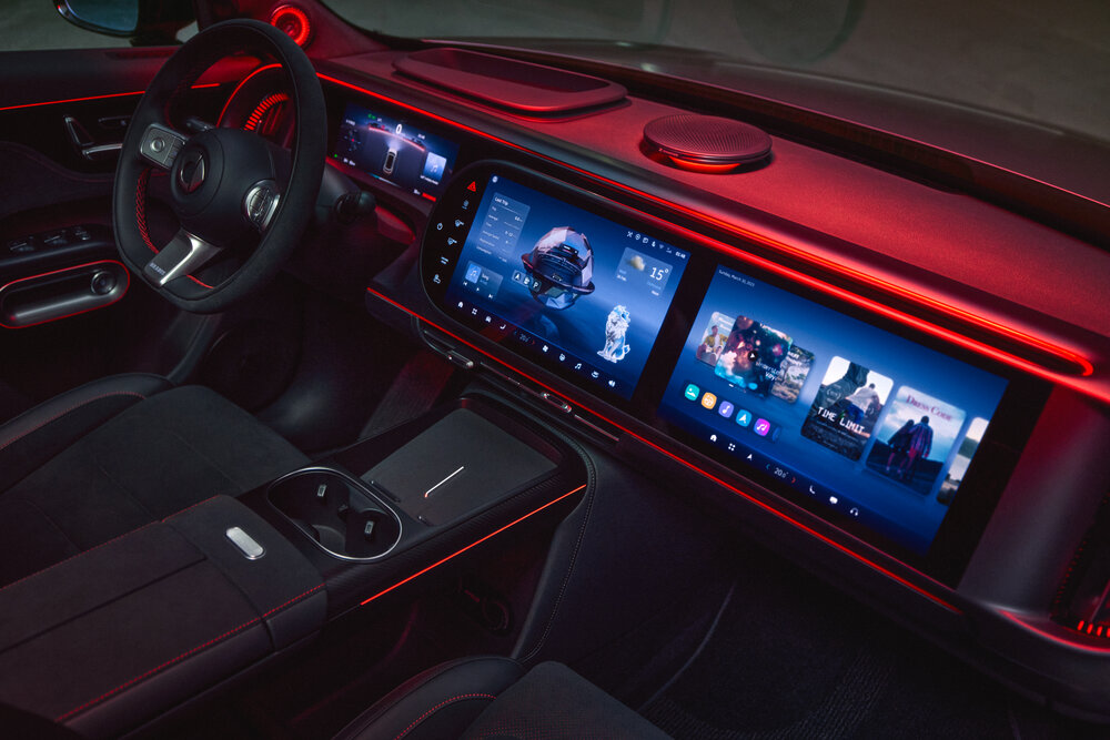 hashtag5-brabus-atomic-grey-matte-still-interior-wide-oled-screens-srgb.jpg