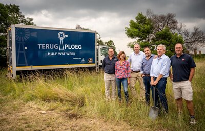 DSC02984 - Group picture resized.jpg