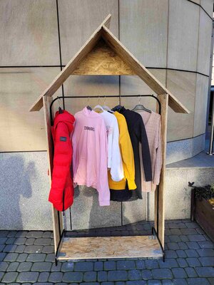 Galeria Tecza in Kalisz_clothes sharing with those in need.jpg