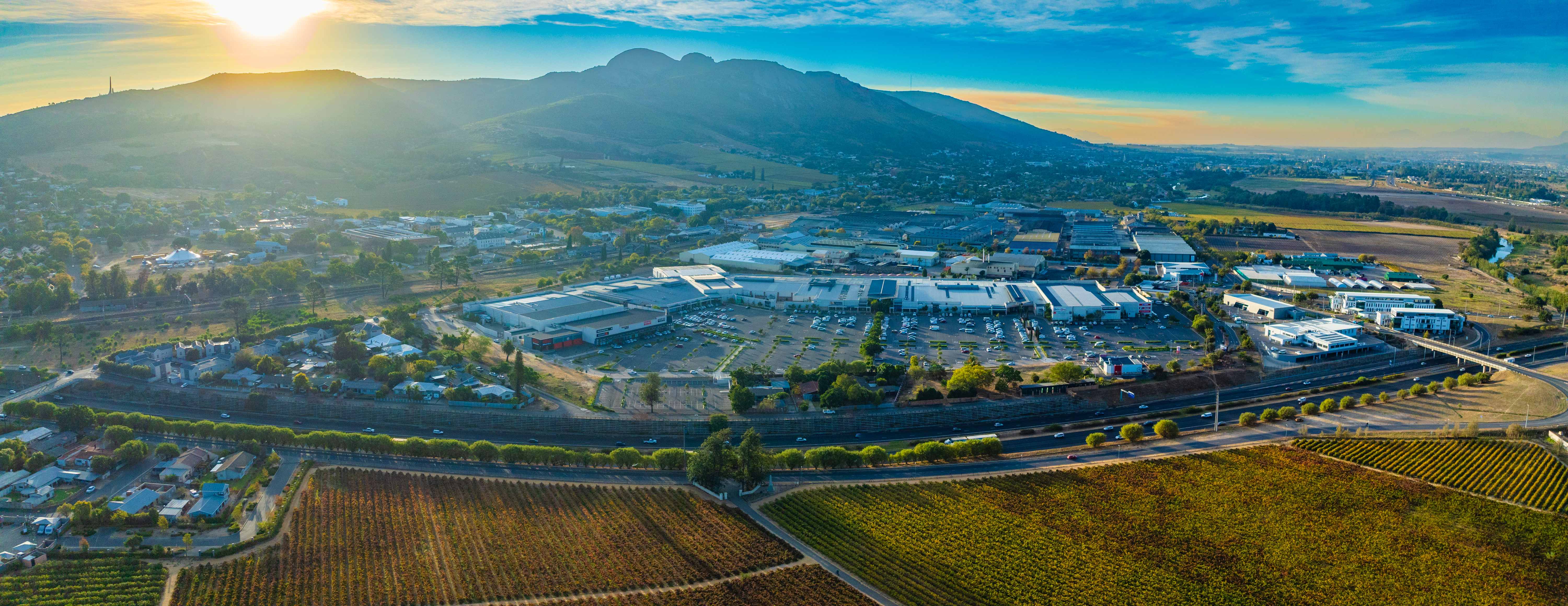 Aerial view of Growthpoint Properties' Paarl Mall.jpg