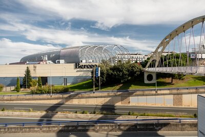 Berceo shopping centre - exterior view.jpg
