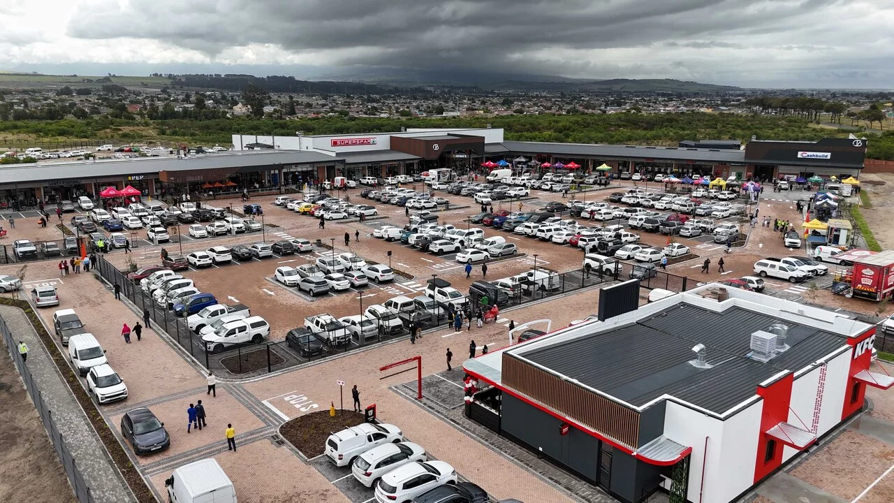 27554_Aerial view of Abland Property Developers' Central Blue Shopping Centre .JPG