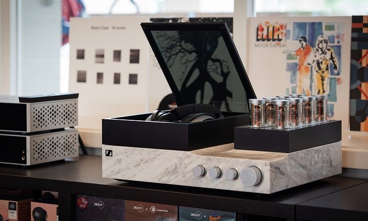 The New Sound viert op zaterdag 13 juni tweejarig bestaan met Sennheiser HE 1 en live muziek