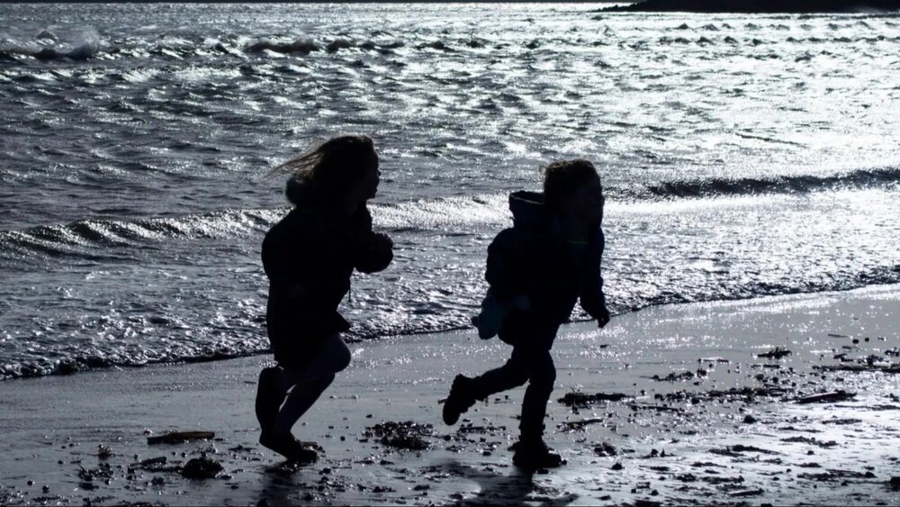 'Drown in seconds' risk &amp; hidden hazards warning - tips to keep kids summer safe