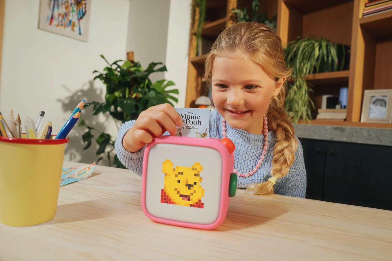 Y5000_Winnie-the-Pooh-Tales-of-Friendship_4th-Gen_Player_Lifestyle_v1.jpg
