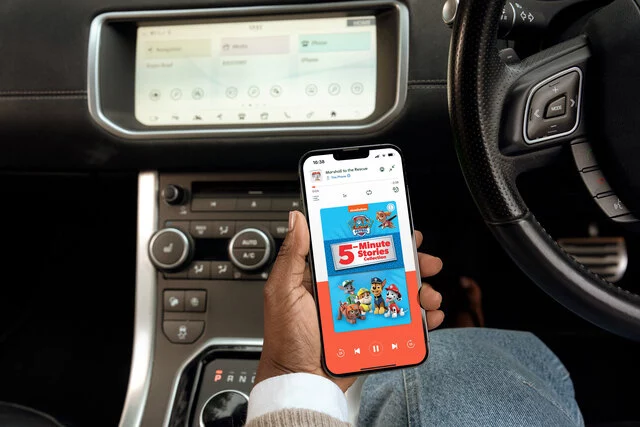 PR lifestyle image Travel CarPlay PawPatrol - UK.1