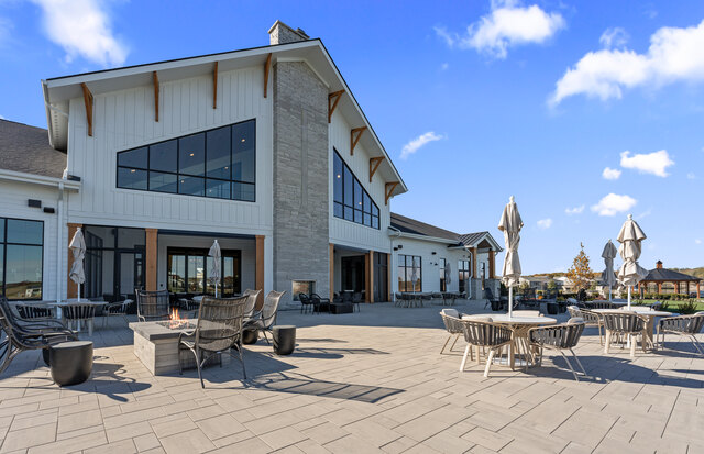mi-dw-kr-amenitycenter-nov2025-outdoorpatio.jpg