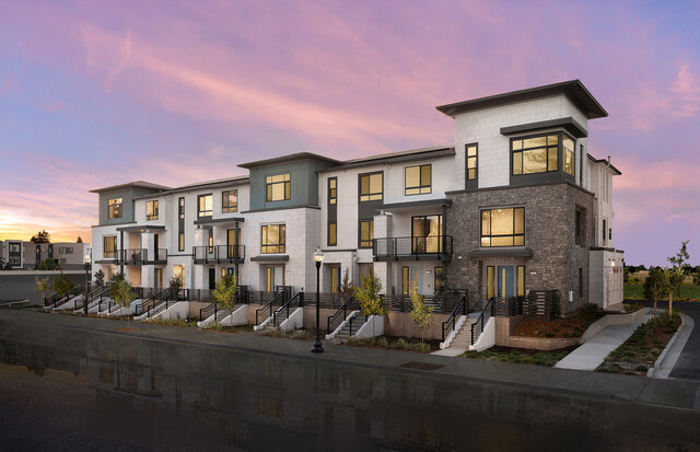 pulte-artimesatsquare-streetscene-0191c-1920x1240.jpg